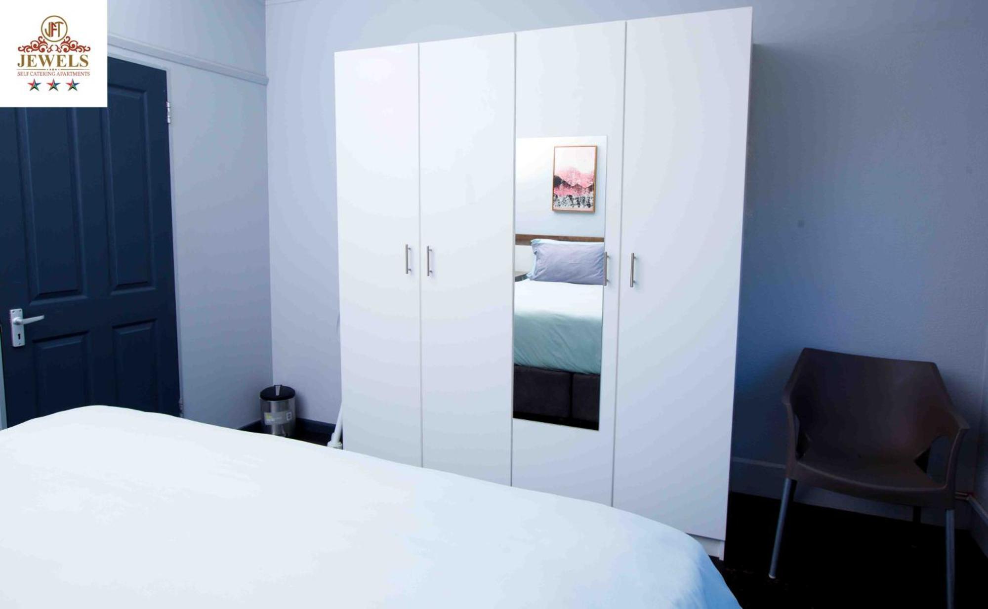 Bed and Breakfast Jft Self Catering Units East London Exterior foto
